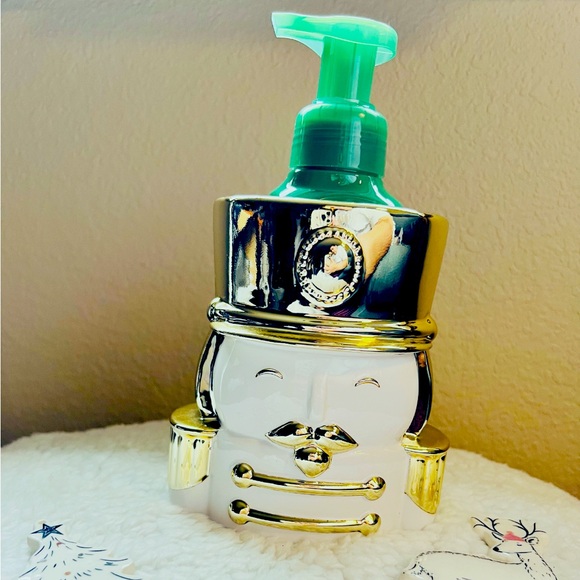 New!! Bath & Body Works Nutcracker Foaming Hand Soap Holder Holiday White Gold - Picture 3 of 4